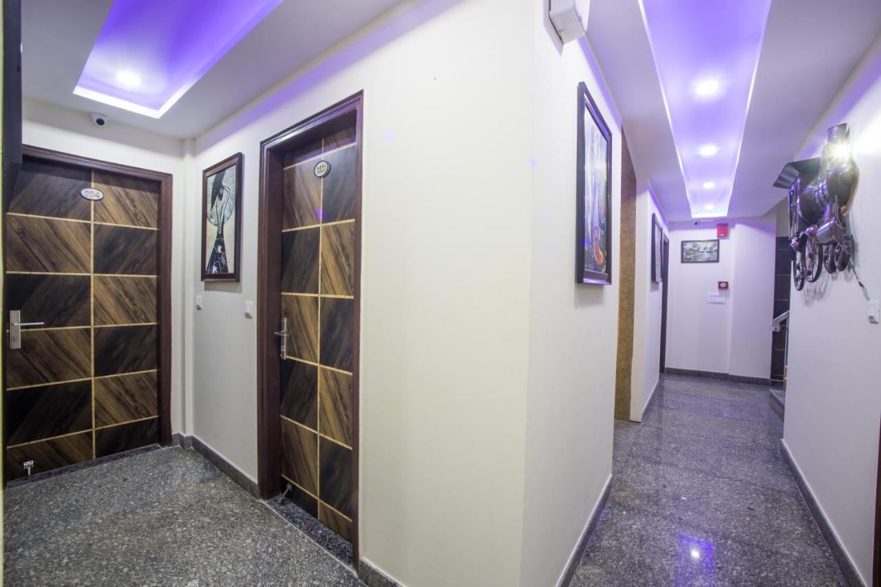 Hotel Harsha International Nueva Delhi Exterior foto