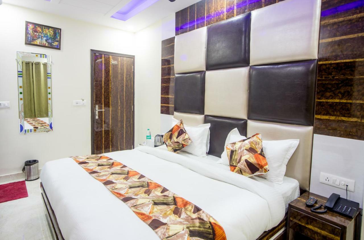 Hotel Harsha International Nueva Delhi Exterior foto